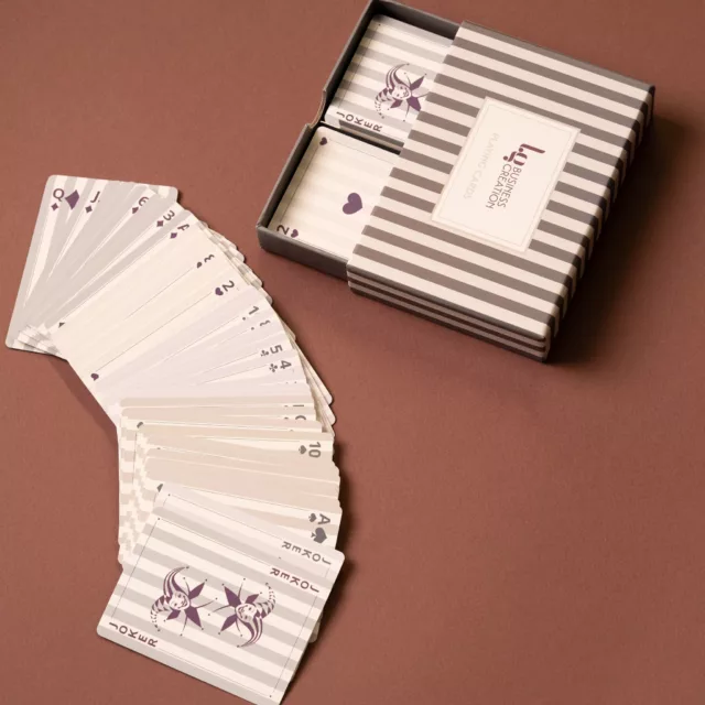 Jeu de cartes à rayures grises et crème et son coffret pour deux jeux, jeu sur-mesure pour les familles